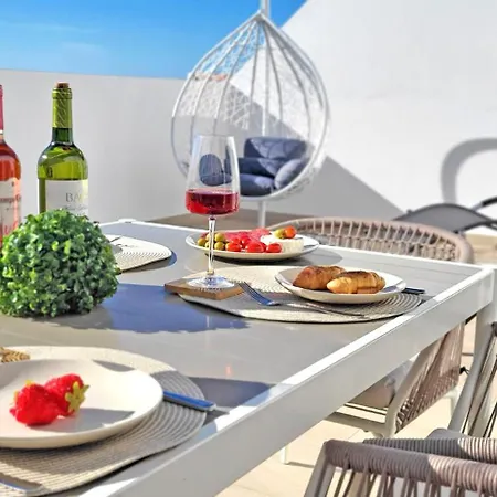 Ocean Sounds 2 דירה *